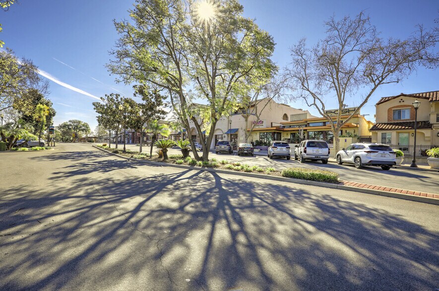 More Photos Of 2068 Ventura Blvd, Camarillo Freestanding For Sale