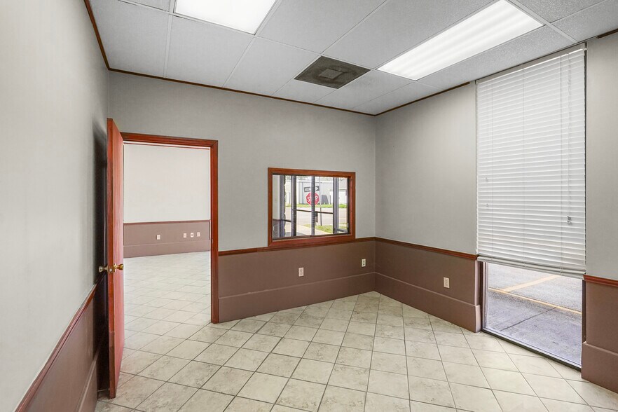 More Photos Of 421 W Tunnel Blvd, Houma Storefront Retail Office For Sale
