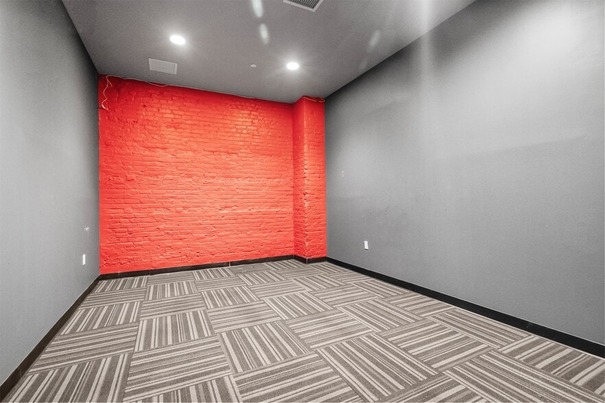 More Photos Of 327 Douglass St, Brooklyn Storefront For Sale