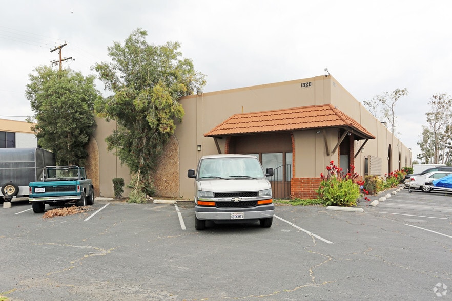 More Photos Of 1320 N Miller St, Anaheim Warehouse For Lease