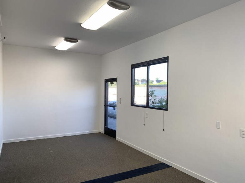 More Photos Of 936-938 S Amphlett Blvd, San Mateo Warehouse For Lease