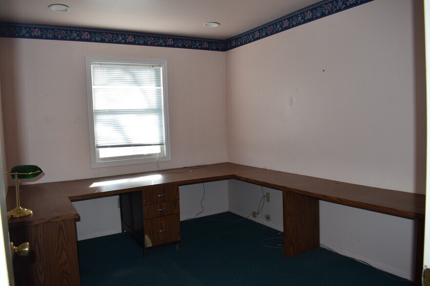 More Photos Of 147 N Ocean Ave, Patchogue Office For Sale
