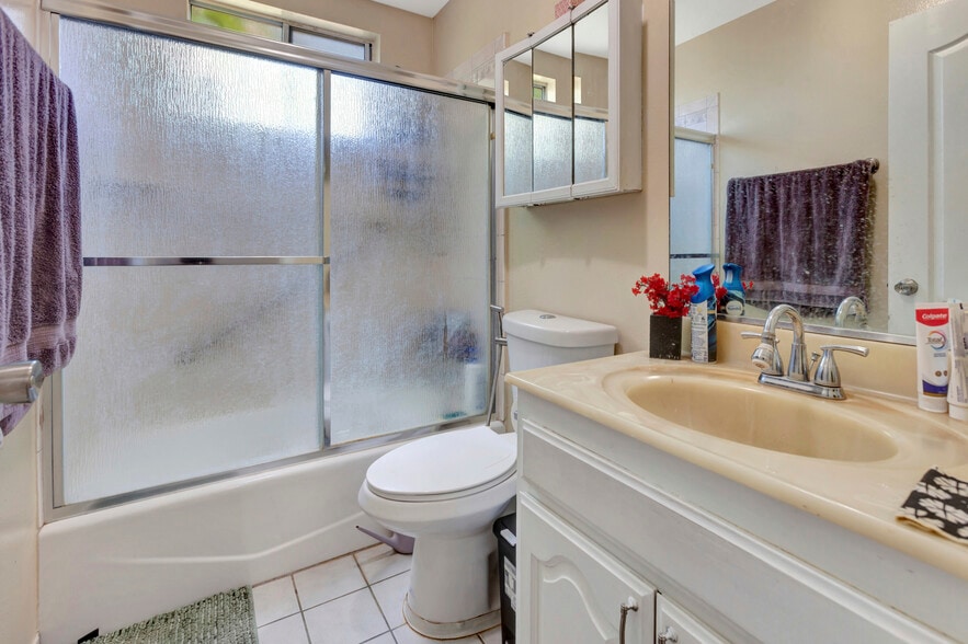 More Photos Of 12725 Barlin Ave, Downey Apartments For Sale