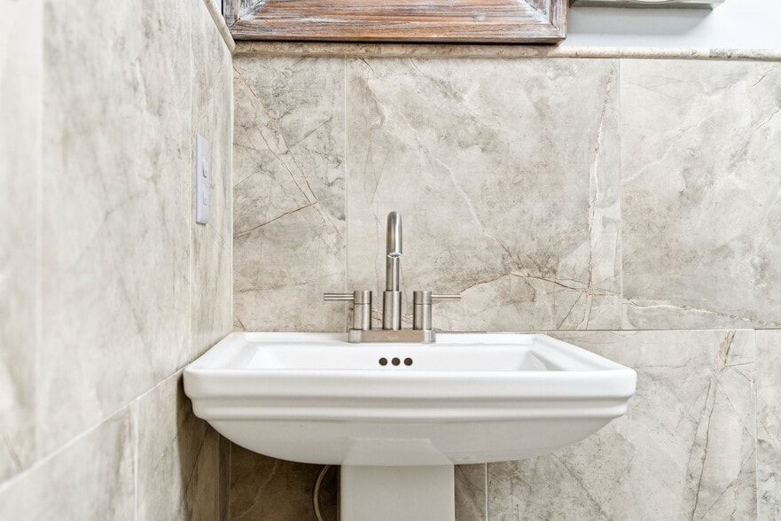 More Photos Of 13720 Aiken Rd, Louisville Warehouse For Sale