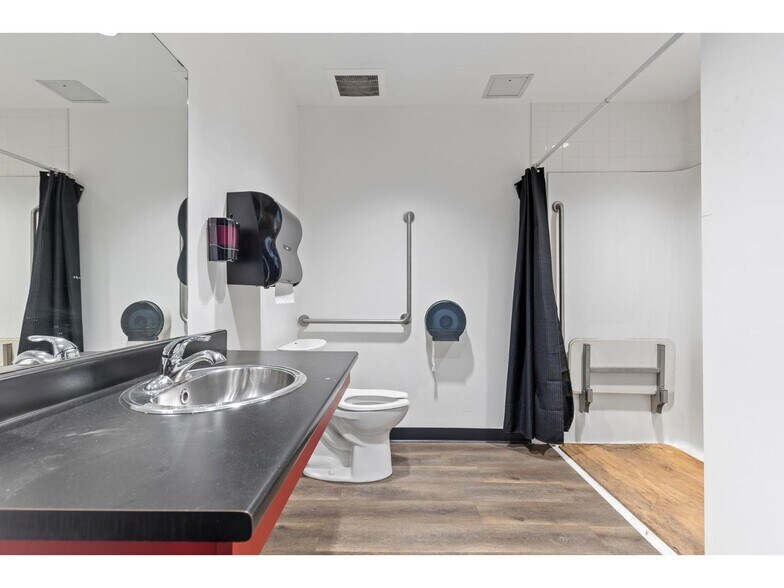 More Photos Of 45949 Rowat Av, Chilliwack Auto Repair For Sale