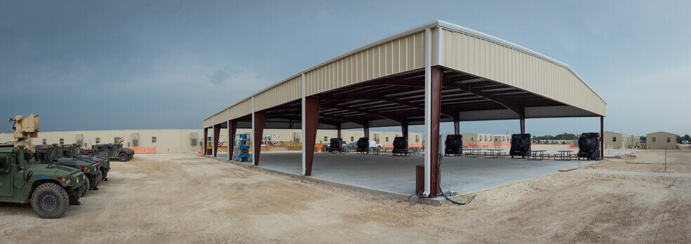 More Photos Of 7402 S US Highway 83, Laredo Warehouse For Lease