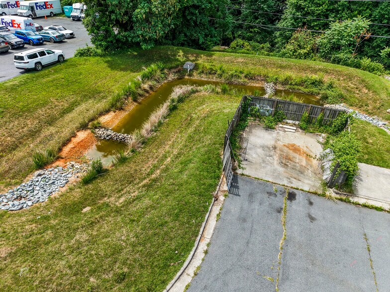 More Photos Of 8017 N Point Blvd, Winston-Salem Industrial For Lease