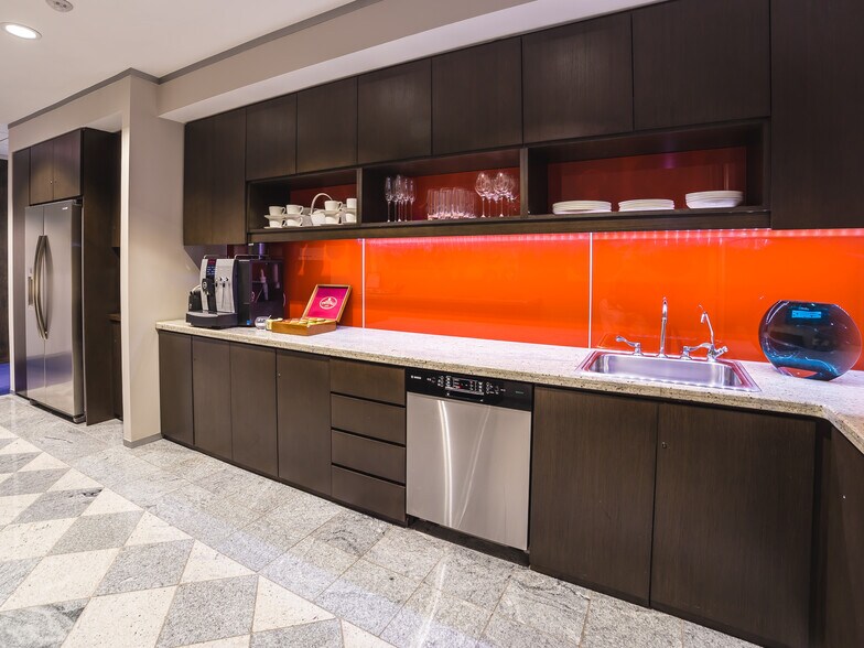 More Photos Of 1735 Market St, Philadelphia Office For Lease