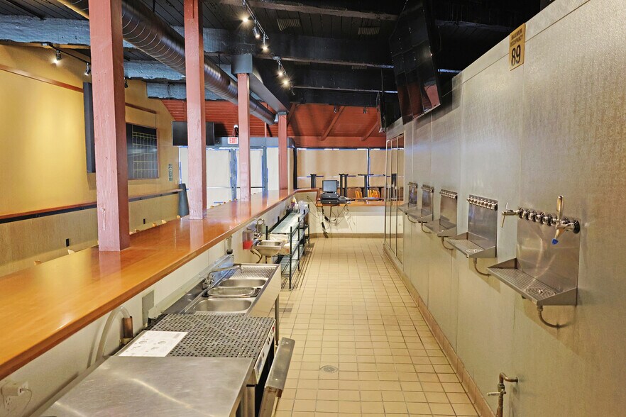 More Photos Of 1517 E 14th St, San Leandro Freestanding For Lease