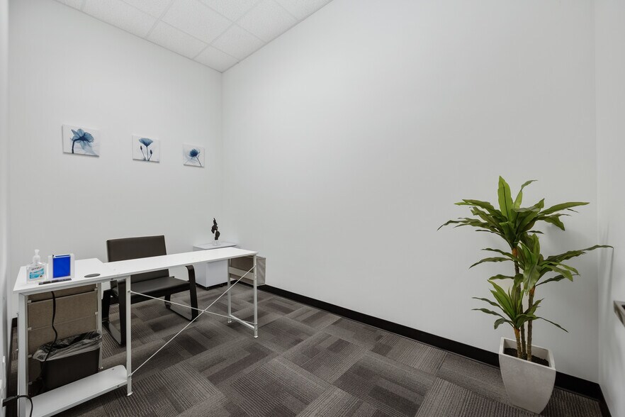 More Photos Of 9425 Sandifur Pky, Pasco Office For Sale