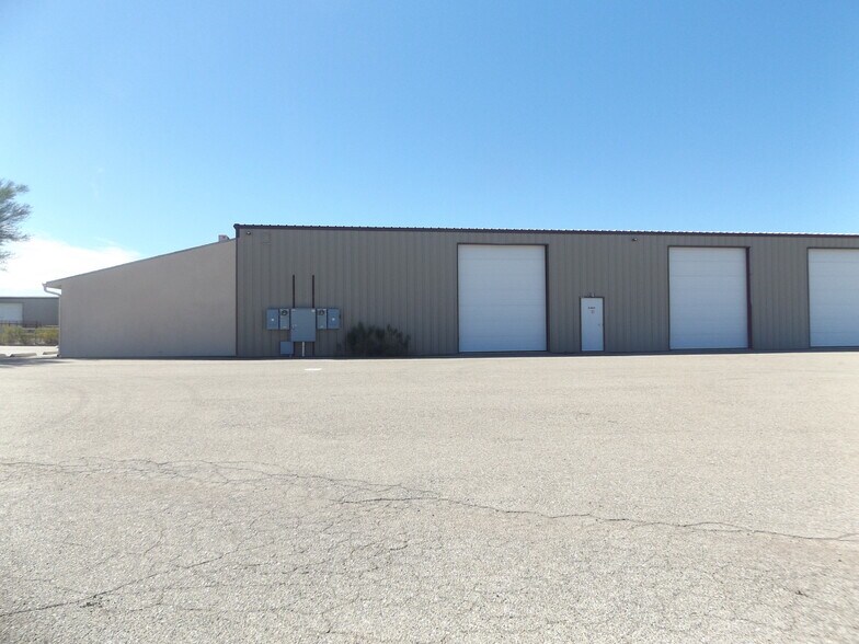 More Photos Of 8182 S Camino De Cafe, Tucson Distribution For Lease