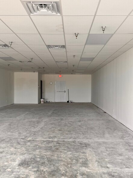 More Photos Of 17274 San Carlos Blvd, Fort Myers Unknown For Lease