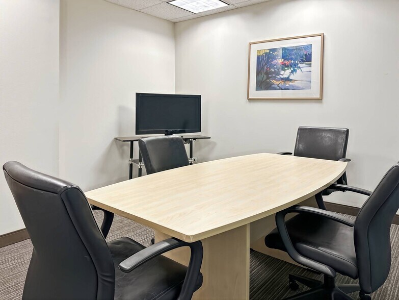 More Photos Of 200 S Wacker Dr, Chicago Coworking Space