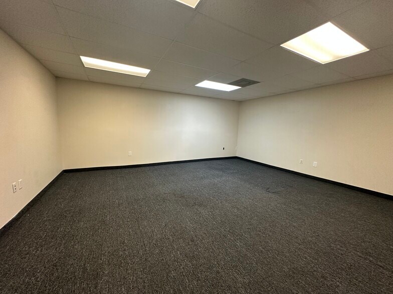 More Photos Of 1936 Hollywood Blvd, Hollywood Storefront Retail Office For Lease