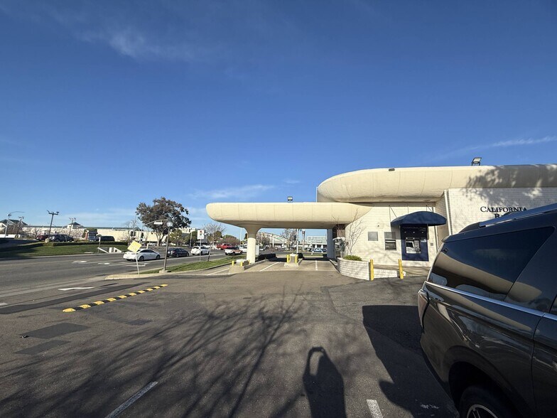 More Photos Of 1800 Arden Way, Sacramento Bank For Sale