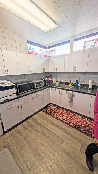 More Photos Of 101 W Arrellaga St, Santa Barbara Medical For Sale