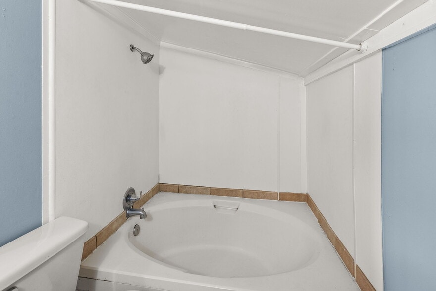 More Photos Of 1017 W Main St, Centralia Flex For Sale