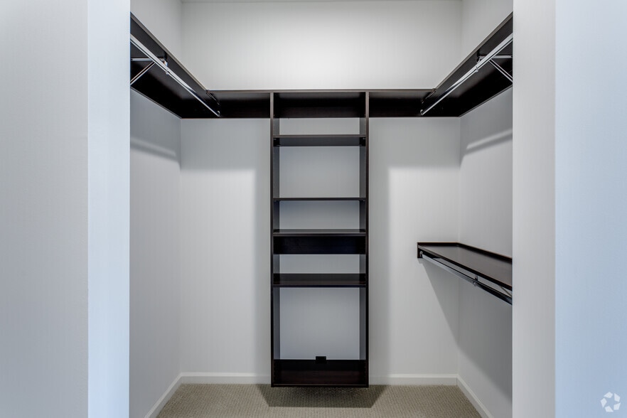 More Photos Of 10401 College Blvd, Overland Park Apartments For Lease