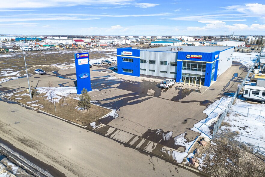 More Photos Of 5267 67 Av, Lloydminster Warehouse For Lease