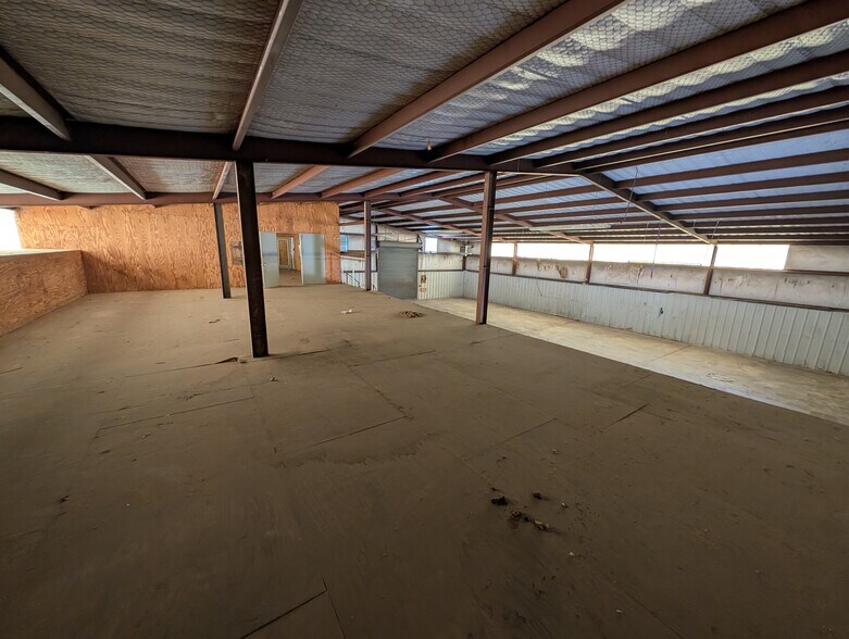 More Photos Of 128 GA-520, Cusseta Warehouse For Lease