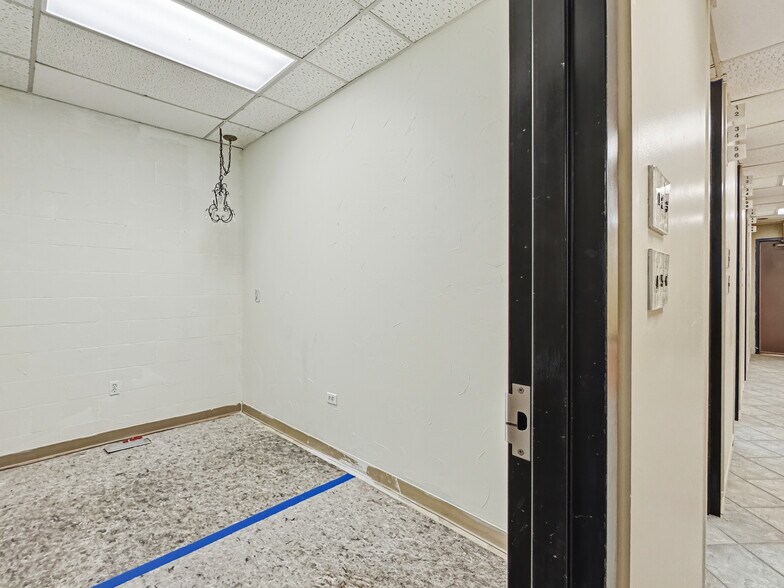 More Photos Of 1212 Air Depot, Midwest City Office For Lease