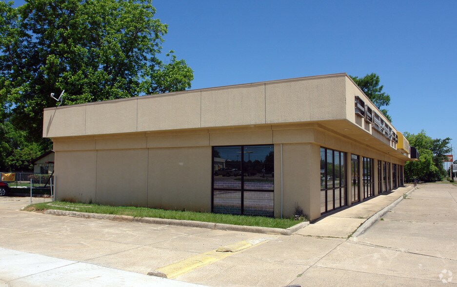 More Photos Of 8236-8240 Jewella Ave, Shreveport Storefront Retail Office For Sale