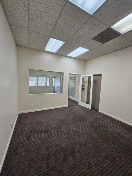 More Photos Of 1419 N San Fernando Blvd, Burbank Office For Lease
