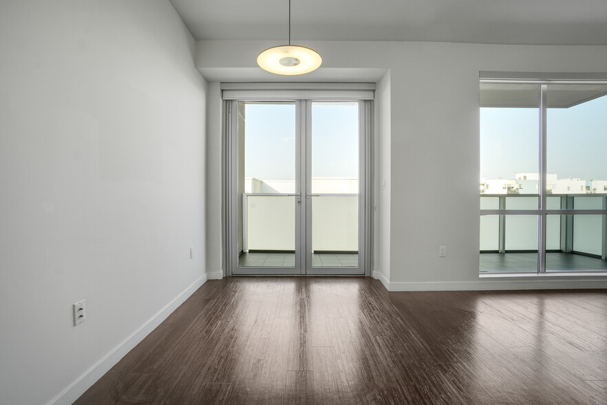 More Photos Of 525 Santa Monica Blvd, Santa Monica Apartments For Sale