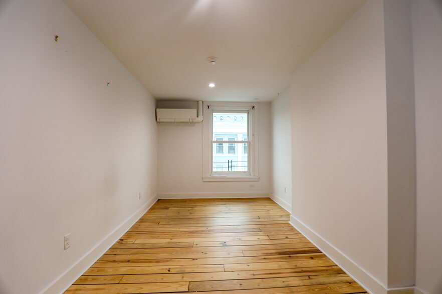 More Photos Of 328 Wall St, Kingston Storefront Retail Office For Lease