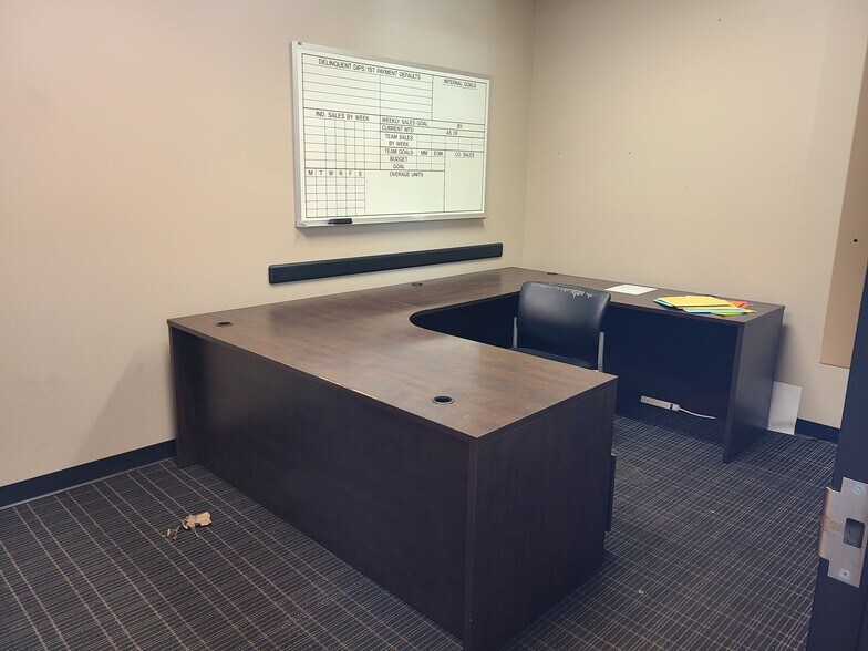 More Photos Of 3521 Grape Rd, Mishawaka Auto Dealership For Lease