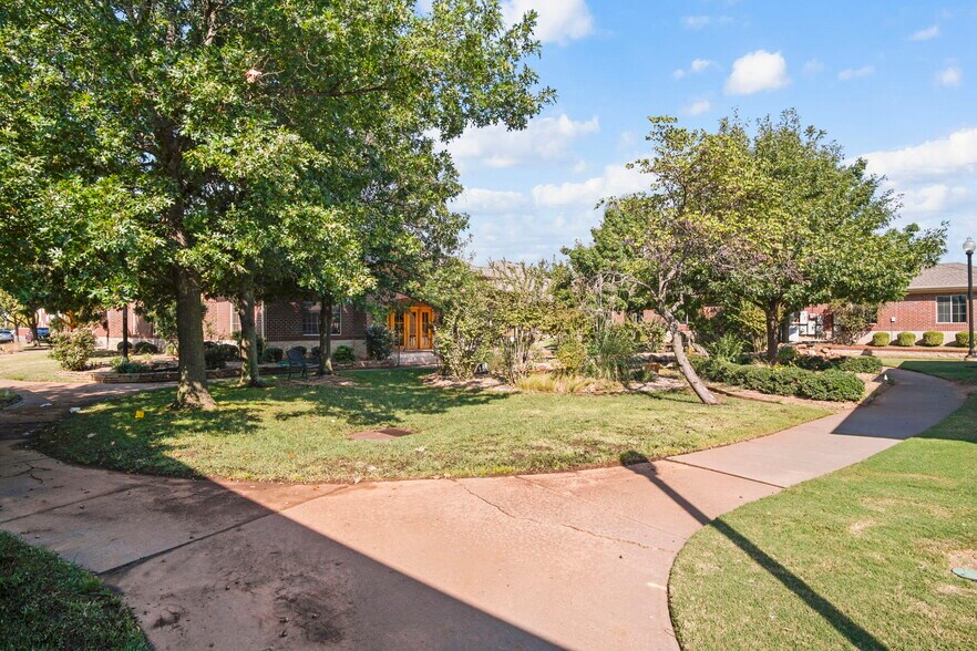 More Photos Of 1006 24th Ave NW, Norman Office For Sale