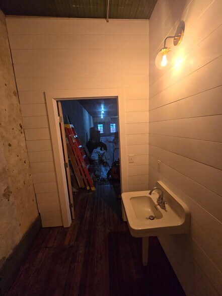 More Photos Of 112 N Dixon St, Gainesville Office For Lease
