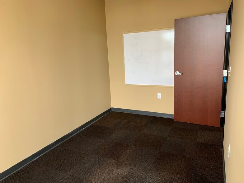 More Photos Of 9231 W Parmer Ln, Austin Storefront Retail Office For Lease