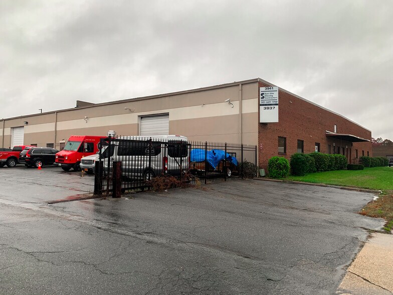 More Photos Of 3937-3941 Penn Belt Pl, District Heights Warehouse For Sale