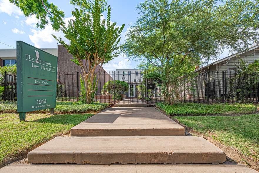 More Photos Of 1914 N Memorial Way, Houston Office For Lease