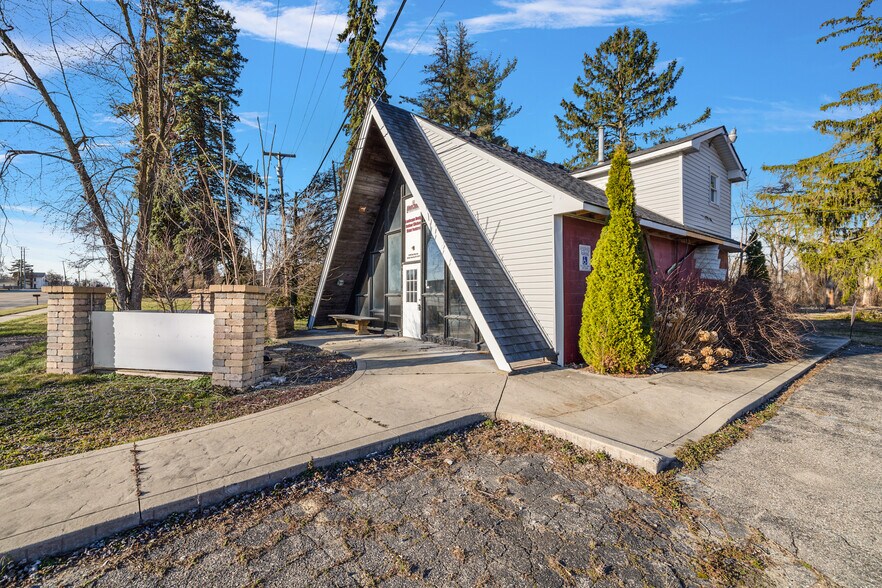 More Photos Of 53409 Van Dyke Ave, Utica Freestanding For Lease