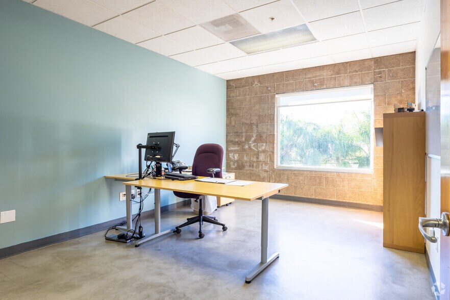 More Photos Of 15000 Ventura Blvd, Sherman Oaks Loft Creative Space For Lease