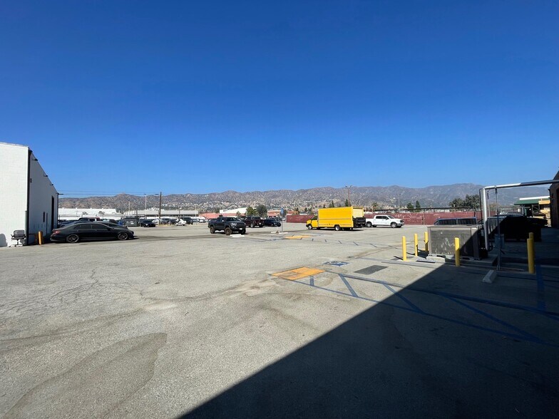 More Photos Of 2911-2919 Thornton Ave, Burbank Manufacturing For Lease
