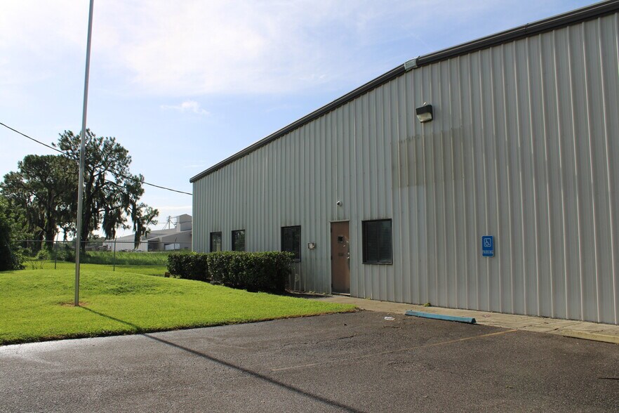 More Photos Of 399 Prairie Industrial Pky, Mulberry Warehouse For Sale