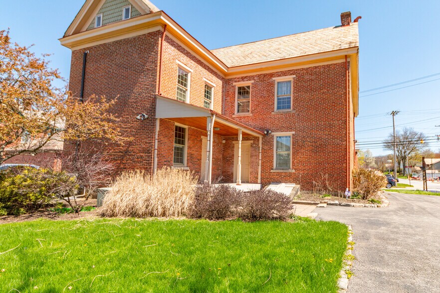 More Photos Of 323 S Main St, Zelienople Office Residential For Lease
