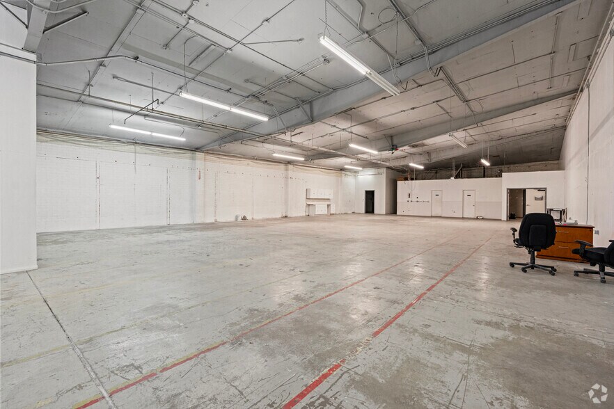 More Photos Of 540 S Crocker St, Los Angeles Industrial For Sale