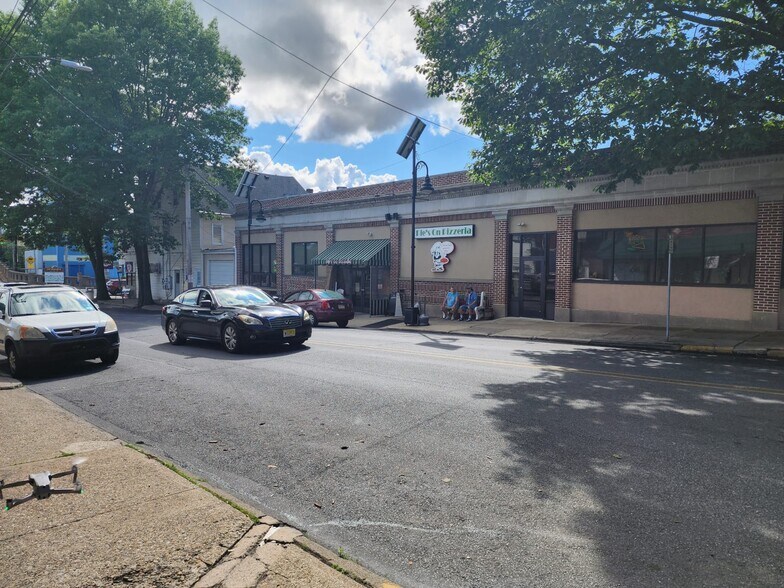 More Photos Of 102 Pine St, Catasauqua General Retail For Sale