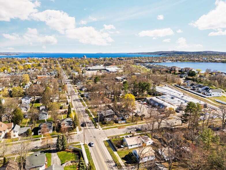 More Photos Of 1323 Cass St, Traverse City Flex For Sale
