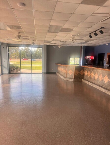 More Photos Of 12371 US-90 Hwy, Luling General Retail For Lease