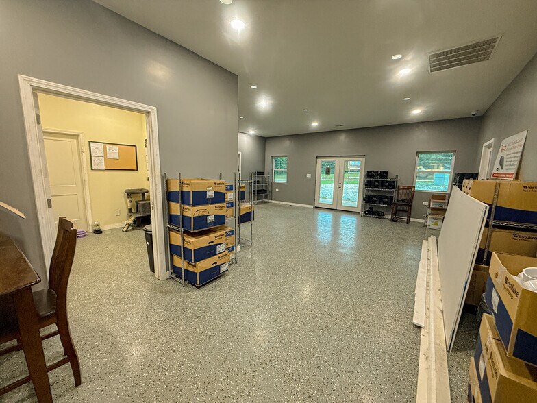 More Photos Of 5050 US-79, Paris Warehouse For Sale