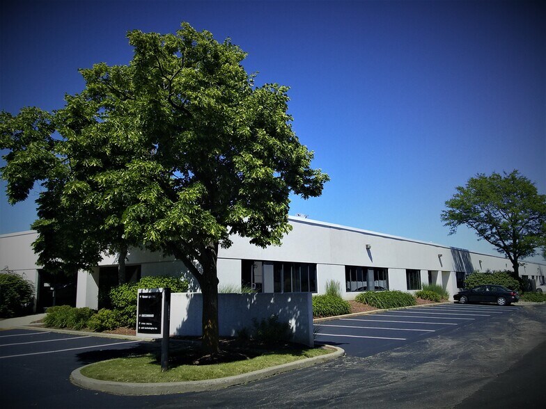 More Photos Of 105-195 W Central Rd, Schaumburg Loft Creative Space For Lease
