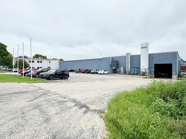 More Photos Of 127 N Walnut St, Lindenwood Industrial For Sale