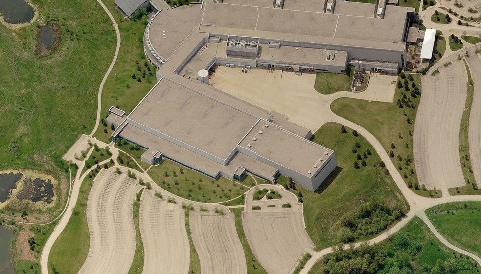 More Photos Of 2001 N Division St, Harvard Manufacturing For Lease