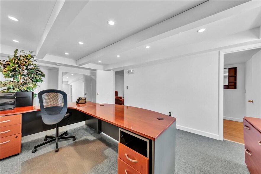 More Photos Of 500 NE 25th St, Pompano Beach Flex For Lease