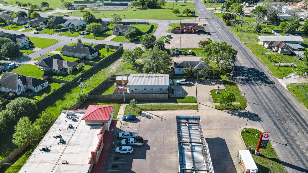 More Photos Of 1610 N Park St, Brenham Light Manufacturing For Sale
